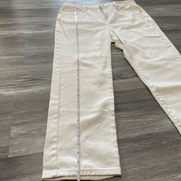 White Curvy Fit Capri Style & Co Women's 12 Denim Summer 5-Pocket Straight Leg - Picture 10 of 12